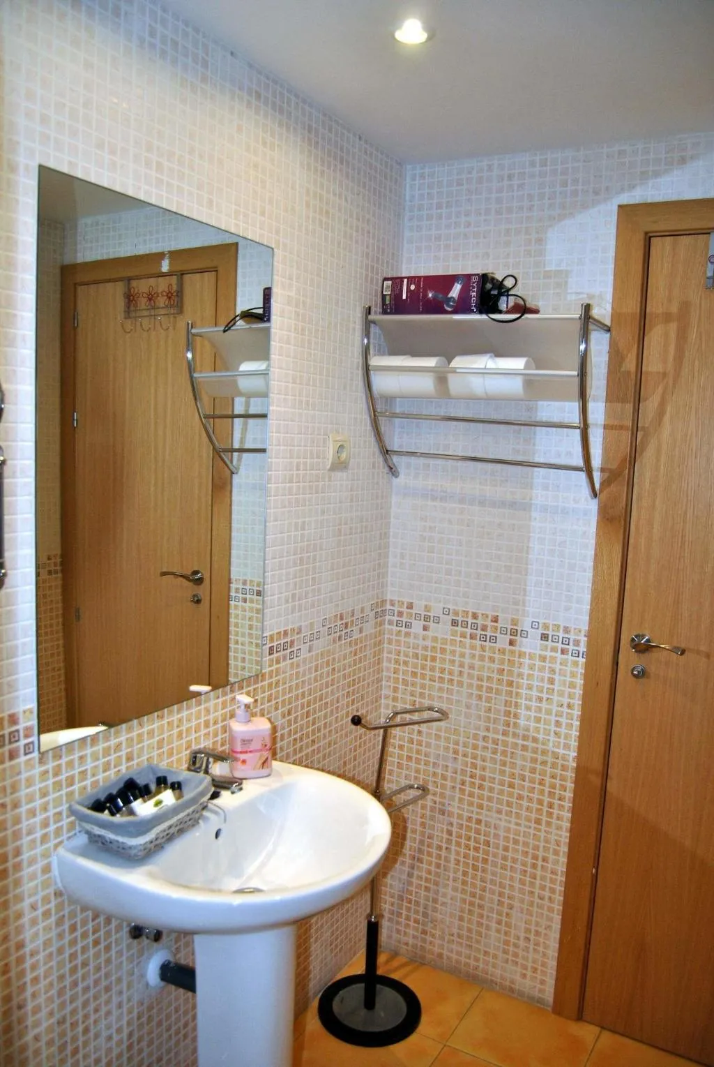 Room, Apartahotel Collarubio, Madrid