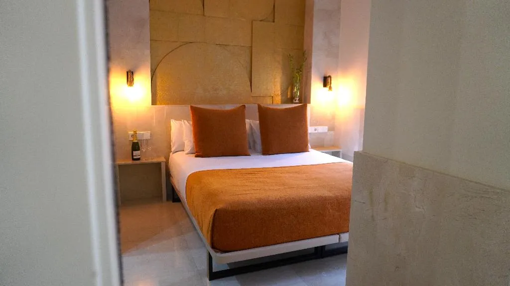 APARTMENT CAPACITY 4 THREE BEDROOM Room, Cosmo Apartments Rambla de Catalunya, Barcelona