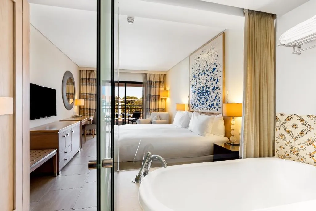 DOUBLE DELUXE GOLF VIEW Room, Hilton Vilamoura As Cascatas Golf Resort & Spa, Algarve