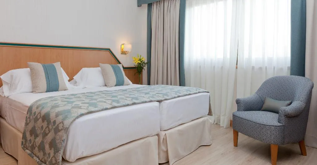 DOUBLE STANDARD Room, Santos Praga, Madrid