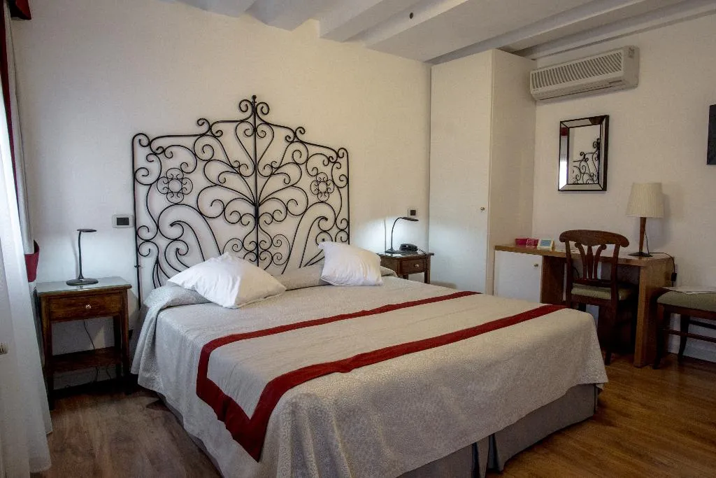 Double or Twin COMFORT Room, Antigo Trovatore, Venice