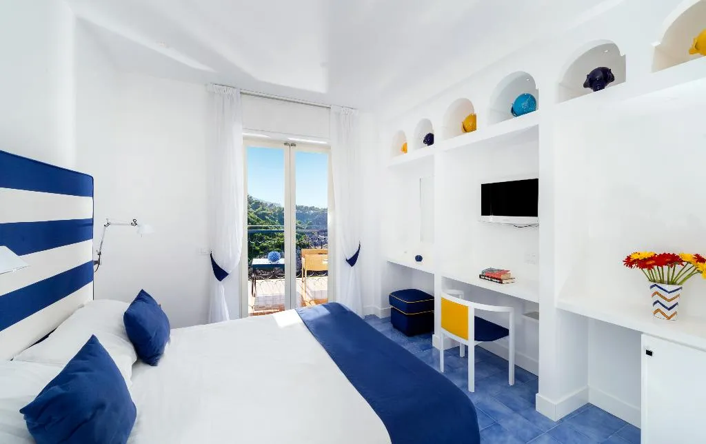 Double or Twin DELUXE SEA VIEW Room, Delfino, Naples