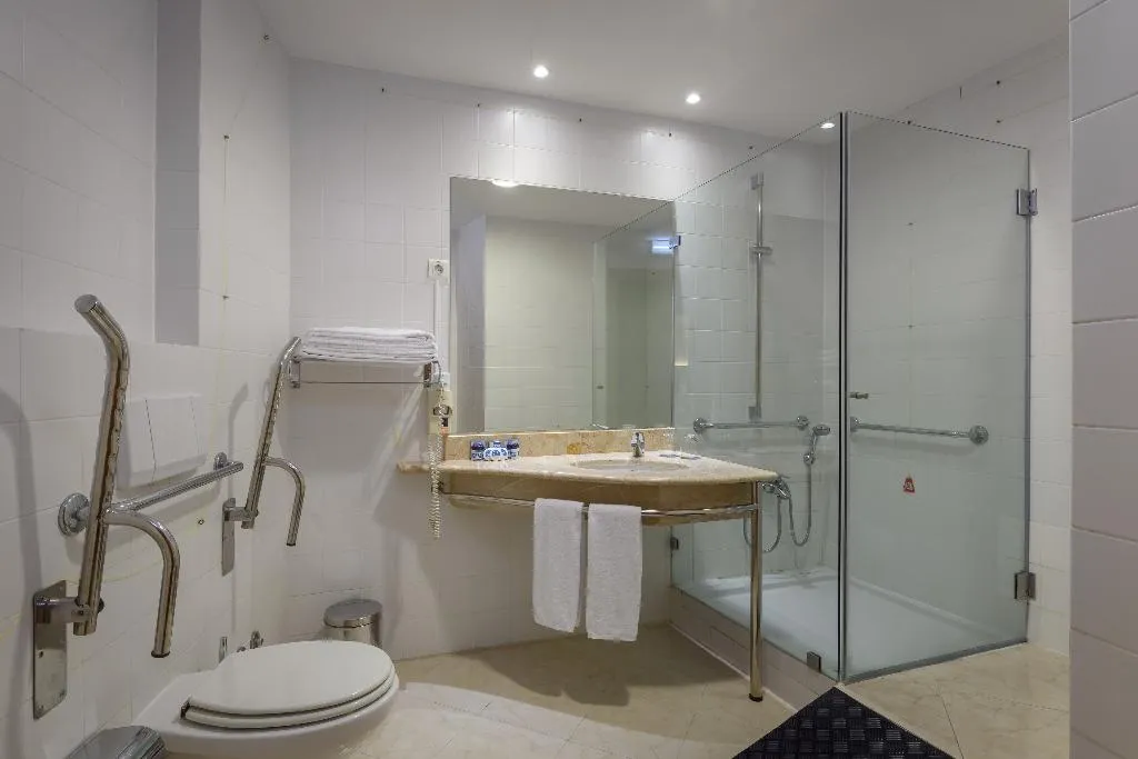 TRIPLE Accessible Room, Tryp Porto Expo Hotel, Porto