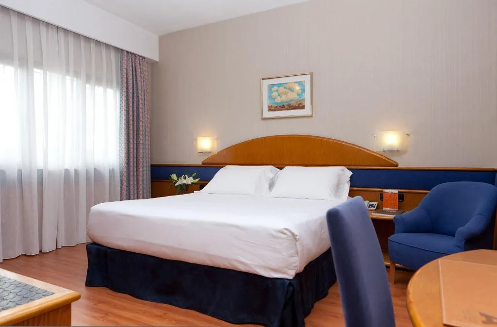 FAMILY ROOM THREE BEDS Room, Santos Agumar Atocha, Madrid