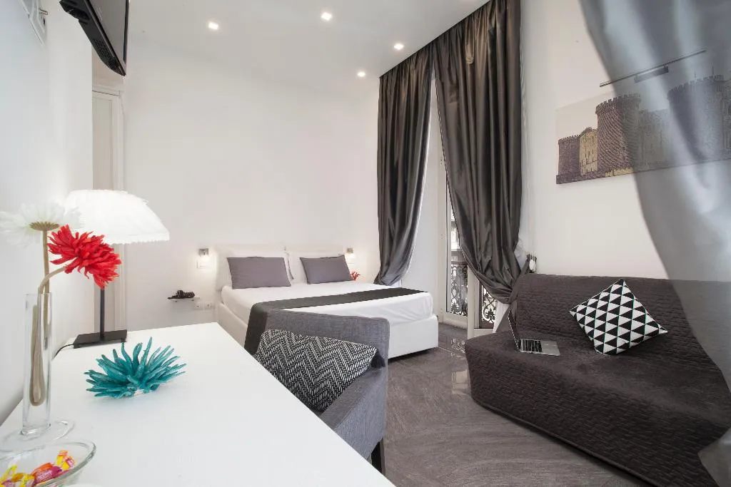 DOUBLE DELUXE Room, Suite Dei Catalani, Naples
