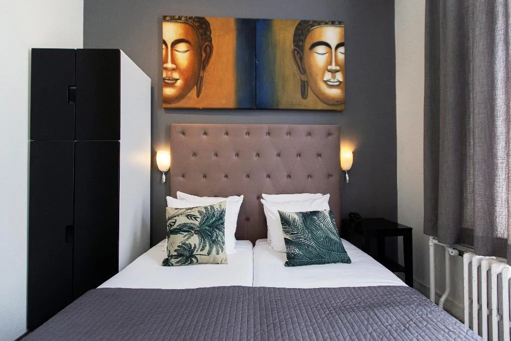 TWIN STANDARD Room, Quentin England Hotel, Amsterdam