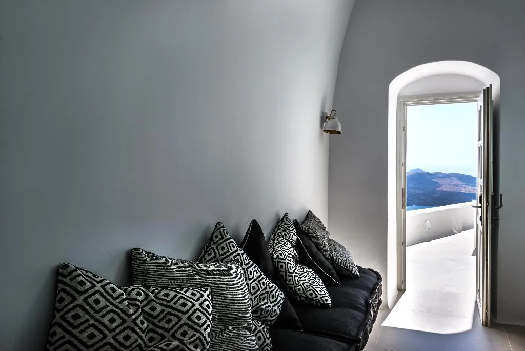 SUITE GRAND Room, Nefeles Luxury Suites, Santorini