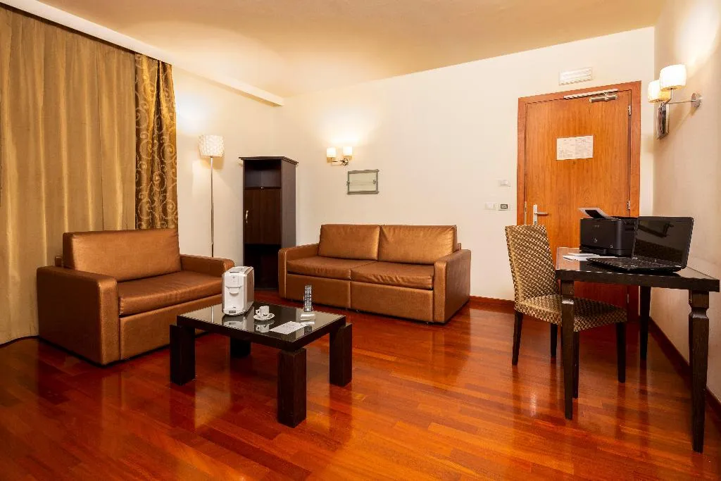 SUITE TWO DOUBLE BEDS ONE BEDROOM  Room, Crowne Plaza Venice East Quarto D'altino, Venice