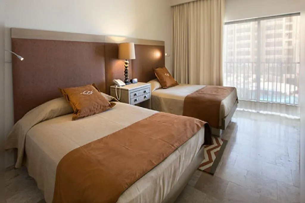 JUNIOR SUITE STANDARD Room, Holiday Inn Club Vacations The Royal Sands All Inc, Cancun Area
