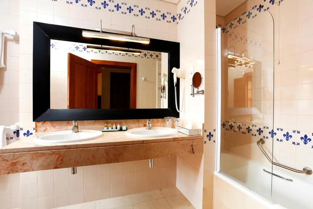 DOUBLE WITH DOUBLE BED Room, Parador Casa da Insua, Porto