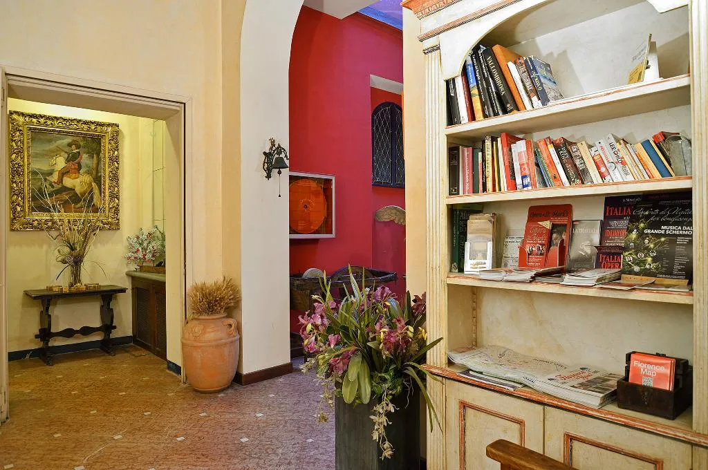 Lobby, Porta Faenza, Florence