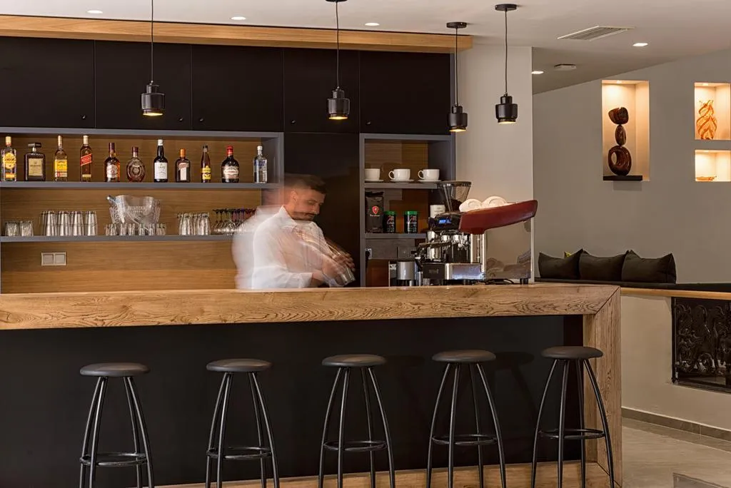 Bar, Irini, Crete