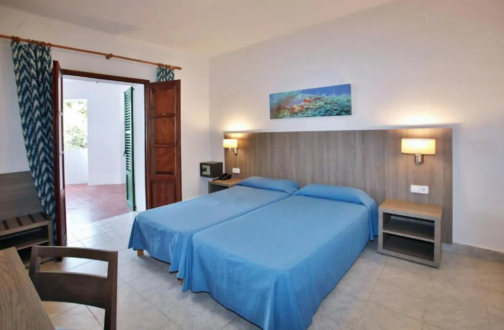 Double or Twin SEA VIEW WITH AIR CONDITIONING Room, Hotel Ses Savines, Ibiza
