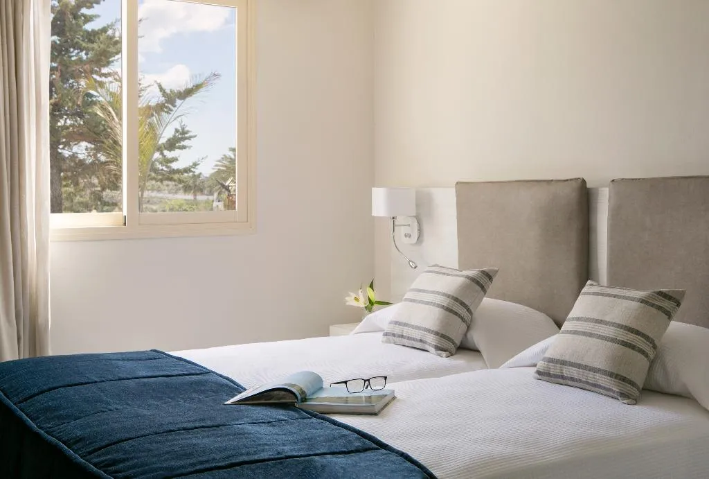 SUITE POOL VIEW ONE BEDROOM Room, Louis Paphos Breeze, Cyprus