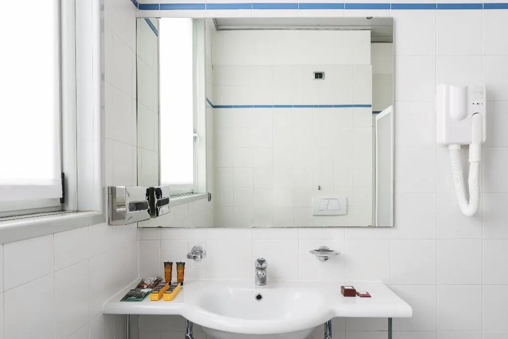 SINGLE STANDARD Room, B&B Hotel Milano La Spezia, Milan