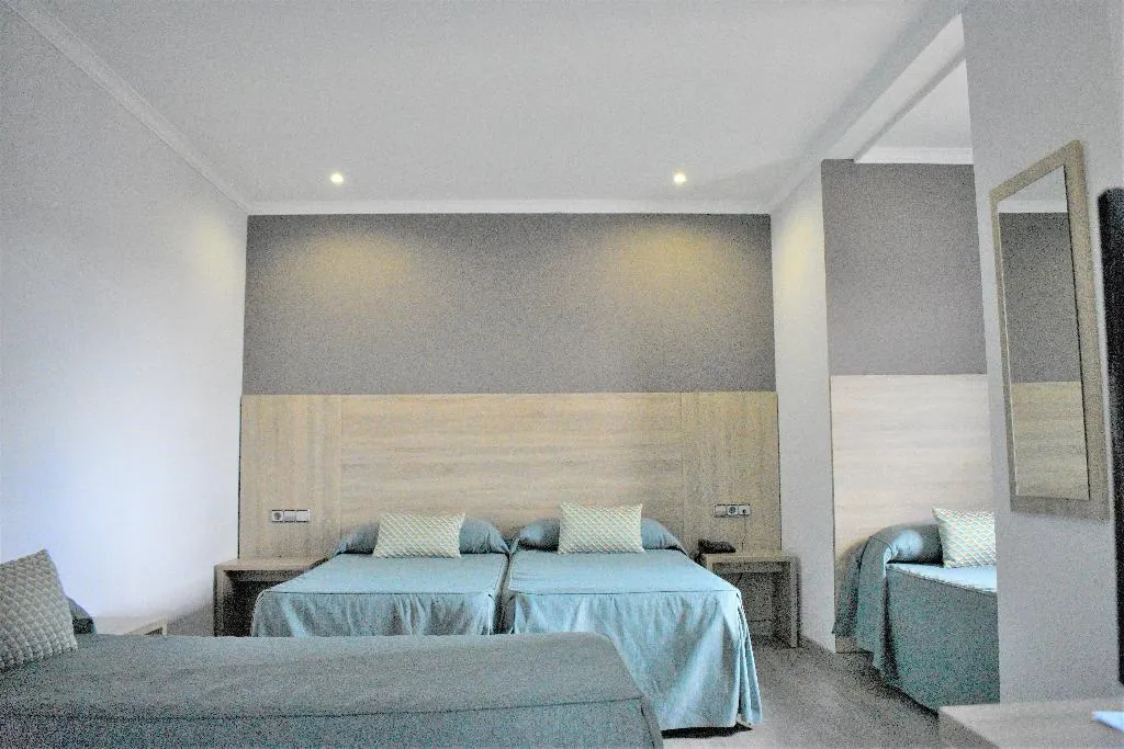 QUADRUPLE STANDARD Room, Ramblas Barcelona, Barcelona