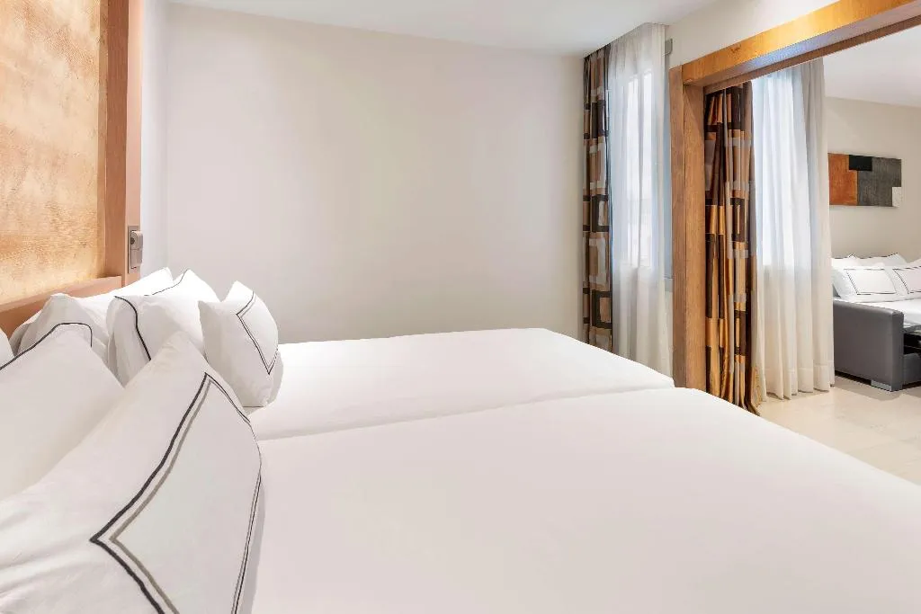 FAMILY ROOM STANDARD Room, Melia Sevilla, Seville