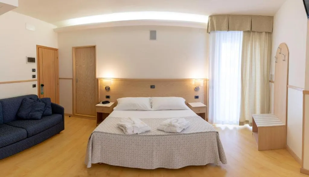 JUNIOR SUITE STANDARD Room, Hotels Vidi Miramare & Delfino, Venice