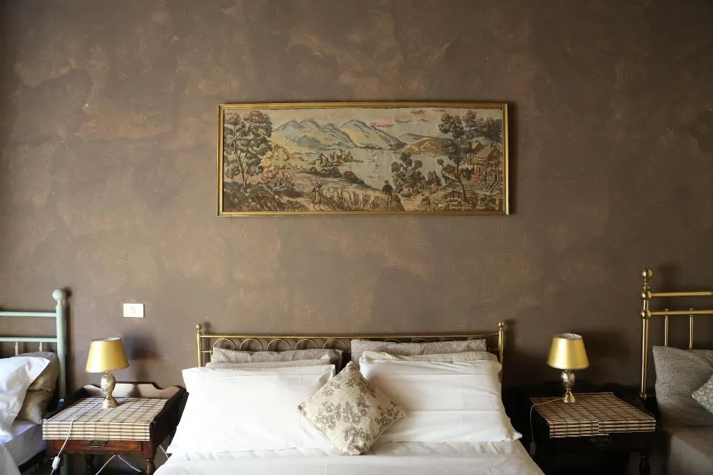 Room, Riverbanks, Florence