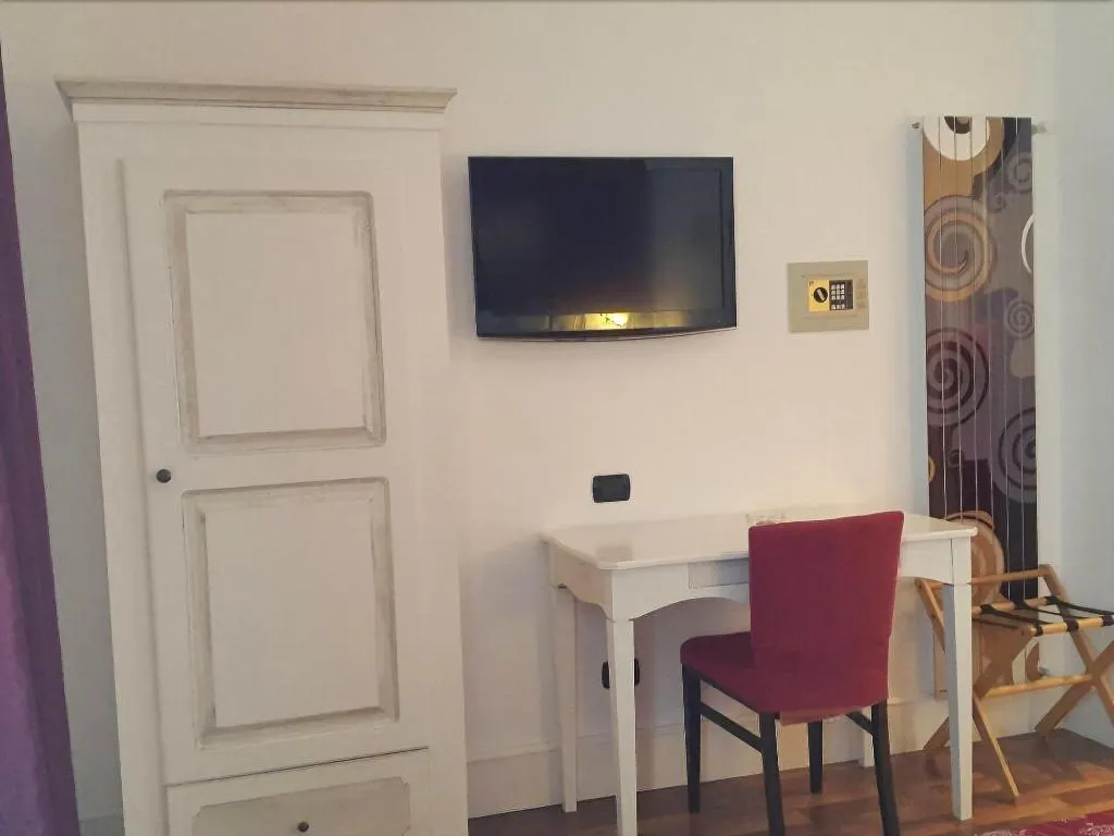 Room, Hotel Mediterraneo, Naples