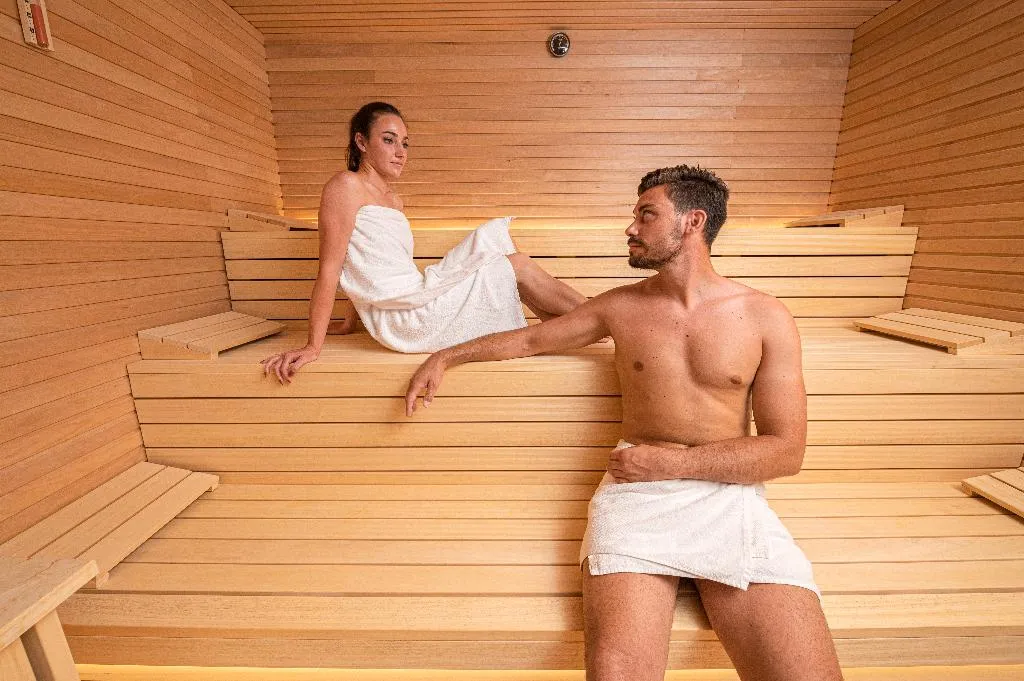 Sports and Entertainment, Portici - Romantik & Wellness, Milan