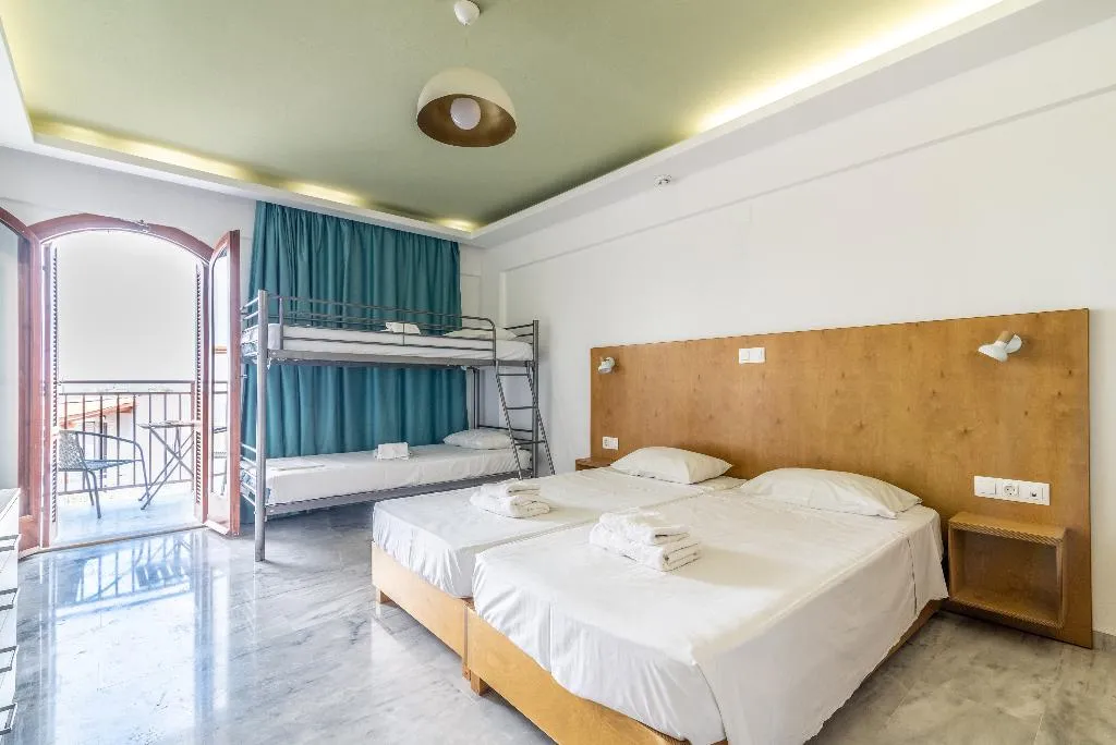 QUADRUPLE ONE BEDROOM ONE BATHROOM Room, Prince Of Lillies, Crete