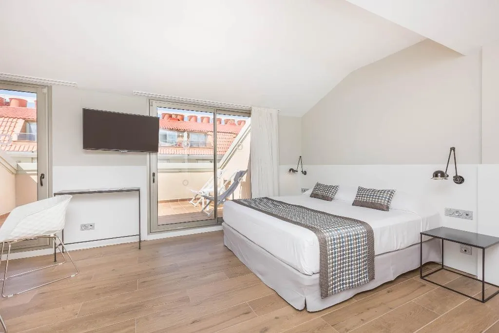 TRIPLE DELUXE Room, Aparthotel Odissea Park, Costa Brava
