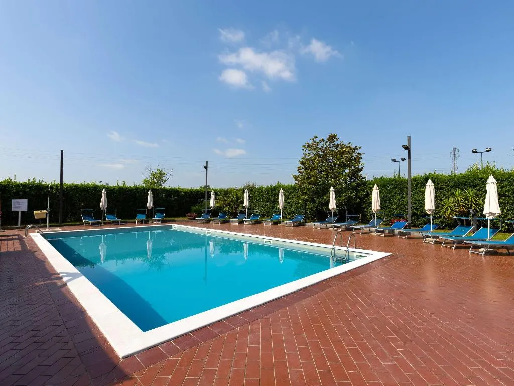 Pool, Novotel Caserta Sud, Naples