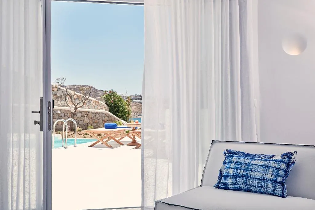 SUITE WITH PRIVATE POOL Room, Katikies Mykonos - The Leading Hotels Of The World, Mykonos
