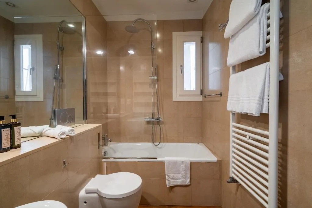 APARTMENT ONE BEDROOM ONE BATHROOM Room, Palazzo Paruta, Venice