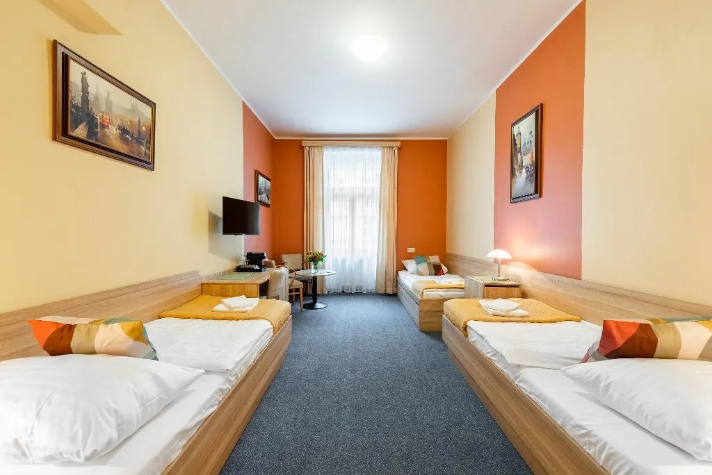QUADRUPLE ECONOMY Room, Hotel Libero, Prague