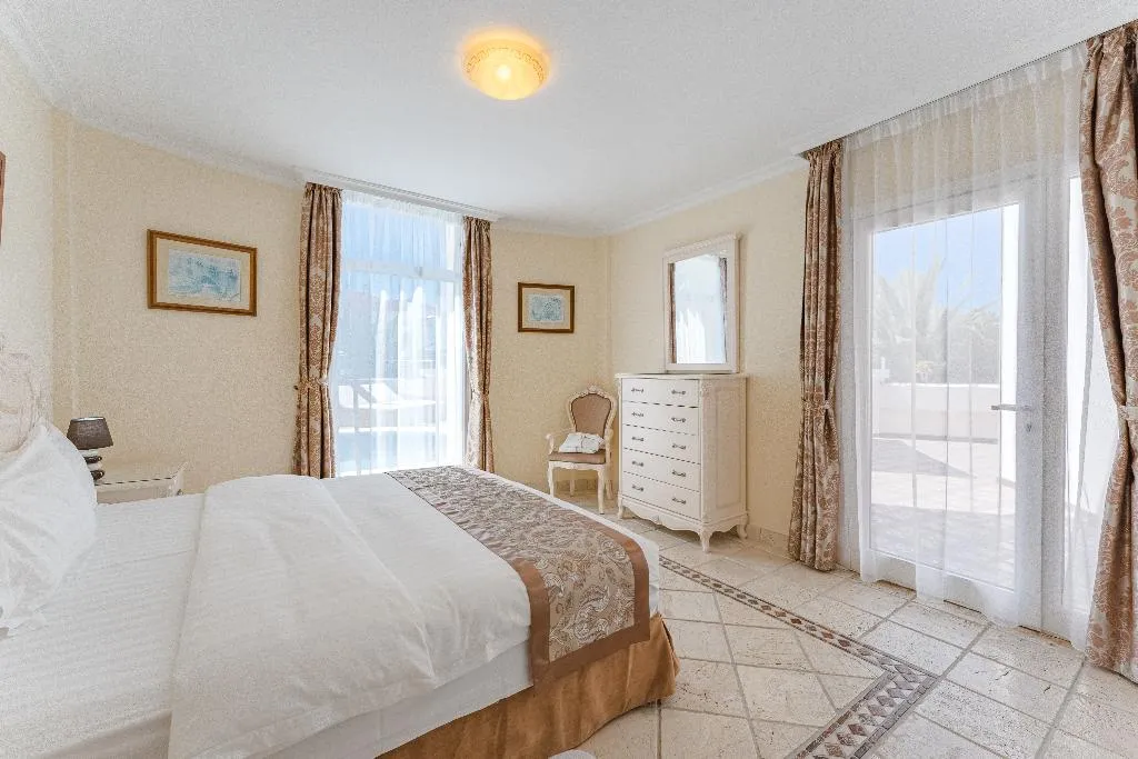 SUITE TWO BEDROOMS WITH PRIVATE POOL Room, Flamingo suite boutique hotel, Tenerife