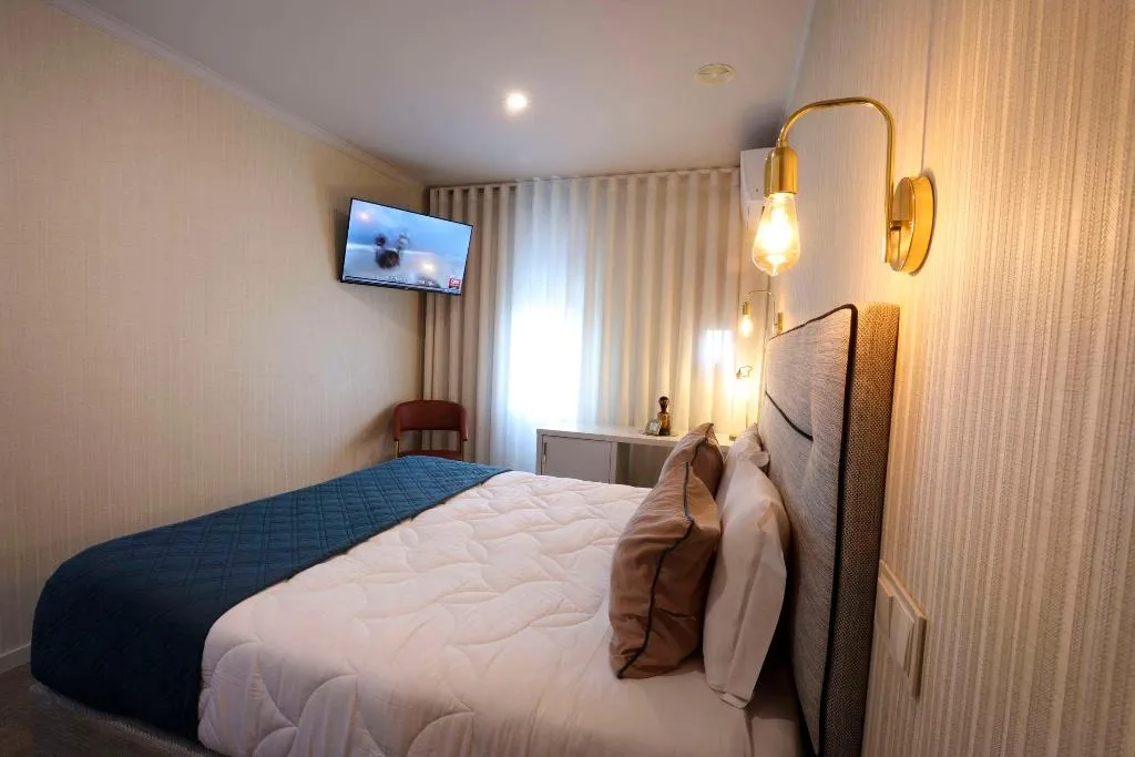 Room, America, Porto