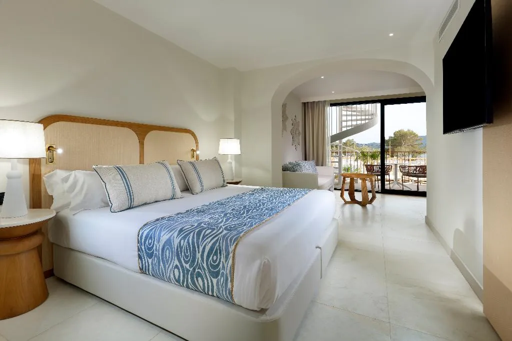JUNIOR SUITE WITH JACUZZI Room, TRS Ibiza Hotel, Ibiza
