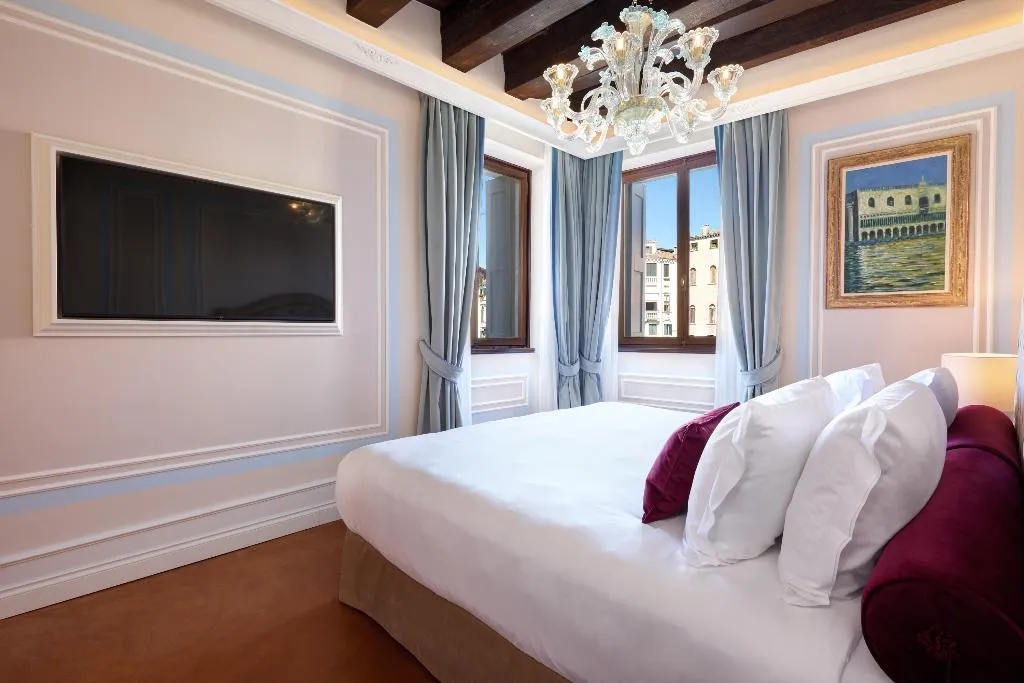 Room, Palazzo Giovanelli e Gran Canal, Venice