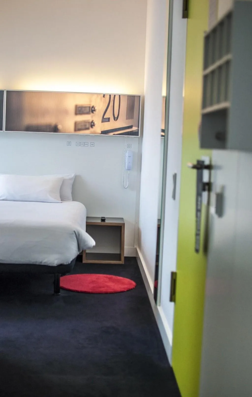 DOUBLE SUPERIOR KING BED Room, Gat Point Charlie, Berlin