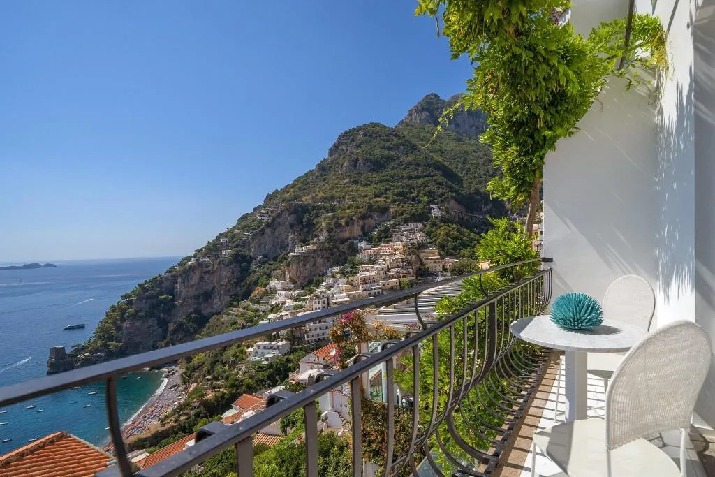 DOUBLE DELUXE KING BED Room, Villa Franca, Naples