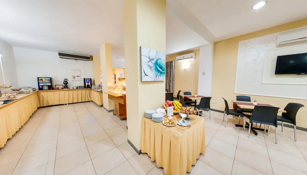 Restaurant, St. Julian's Bay Hotel, Malta