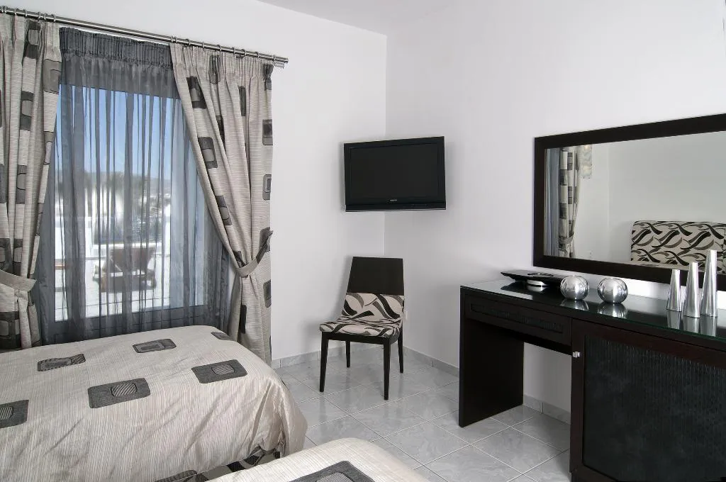 TWIN DELUXE WITH TERRACE Room, Lofos Village, Santorini