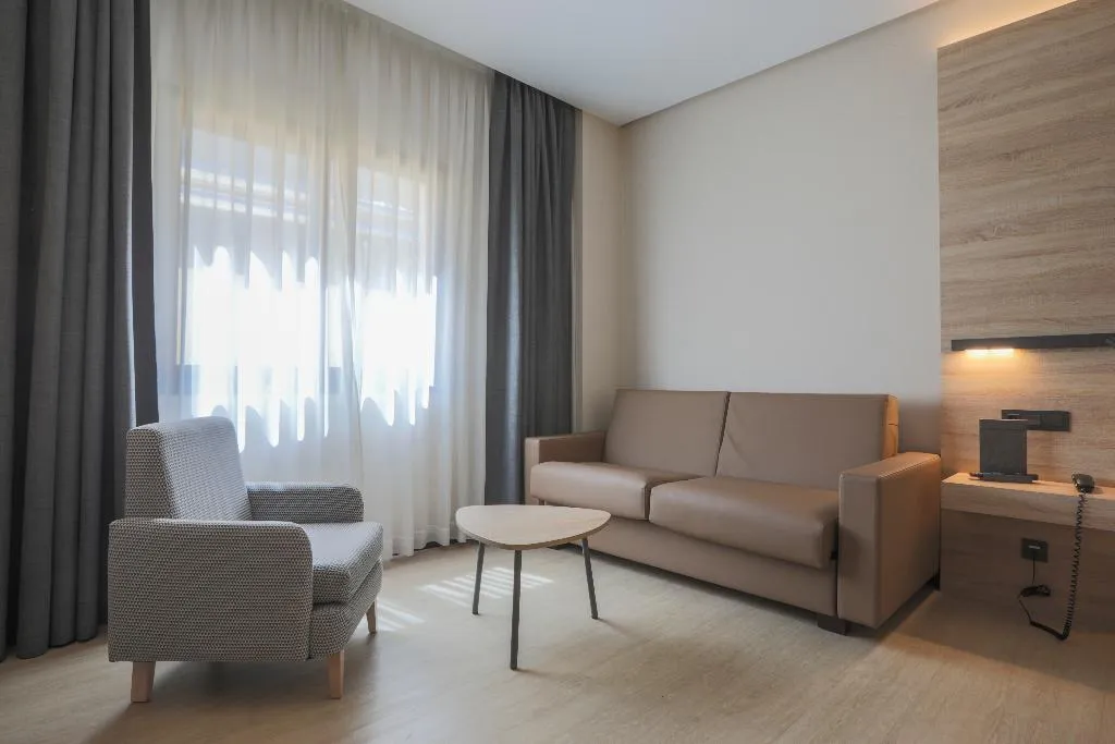 FAMILY ROOM CAPACITY 5 Room, Liabeny, Madrid