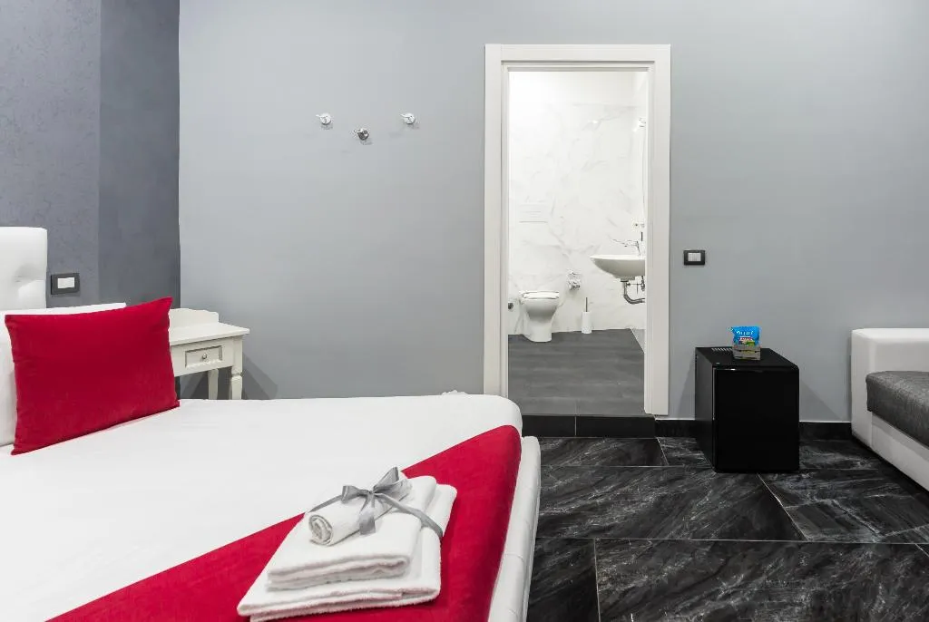 QUADRUPLE STANDARD Room, Hotel Palace Napoli, Naples