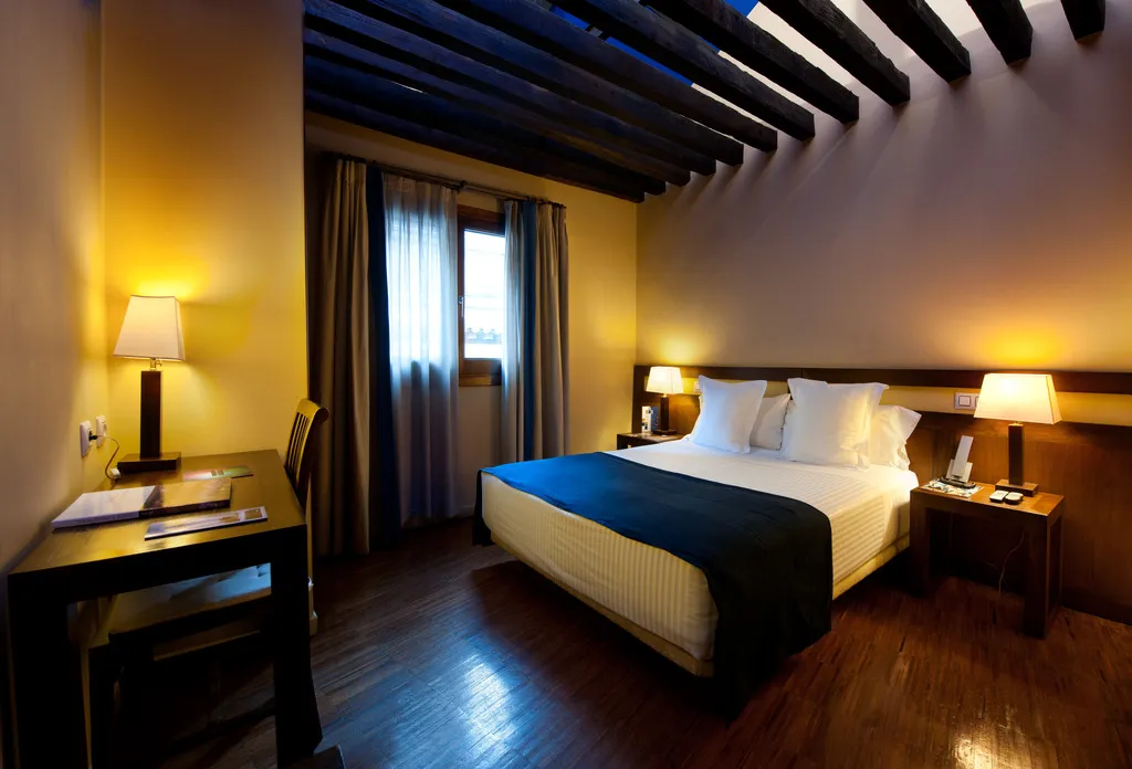 DOUBLE STANDARD Room, Abad Toledo, Madrid