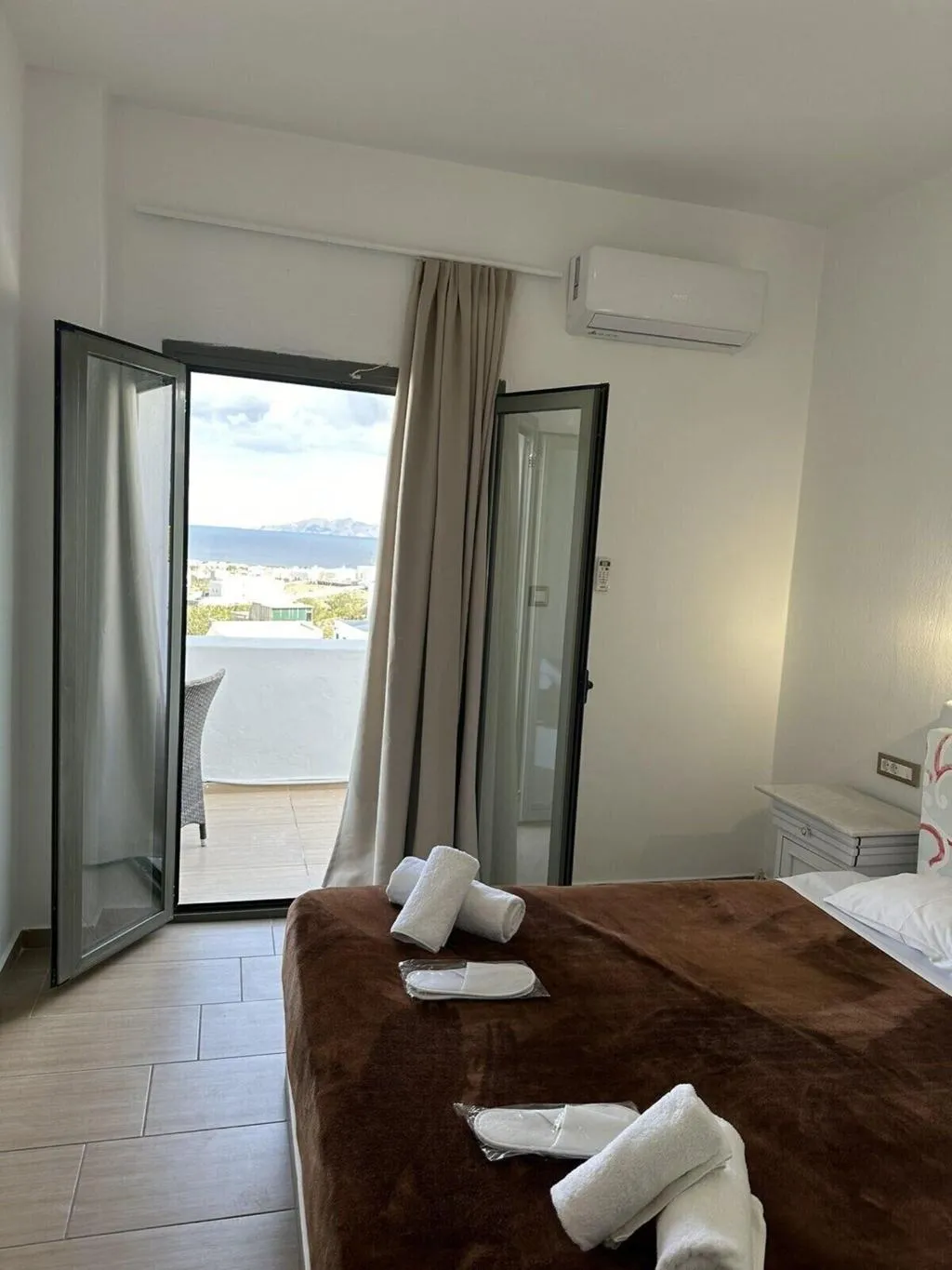 Room, Olympic, Santorini