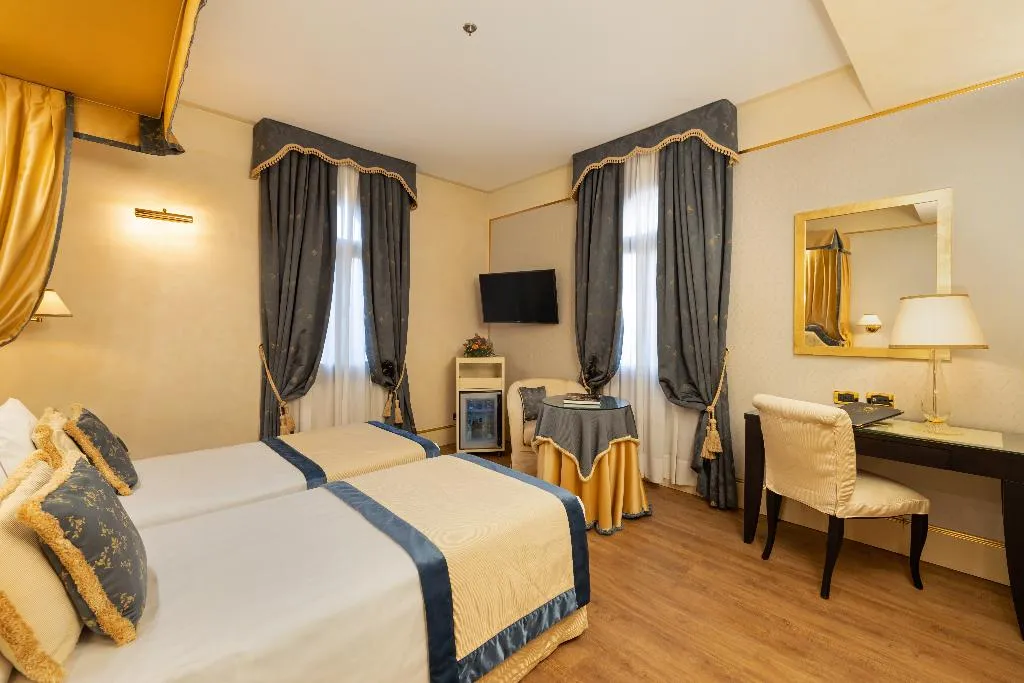 Double or Twin DELUXE Room, A La Commedia, Venice