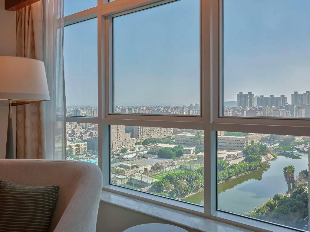 DOUBLE EXECUTIVE KING BED Room, Hilton Cairo Nile Maadi, Cairo