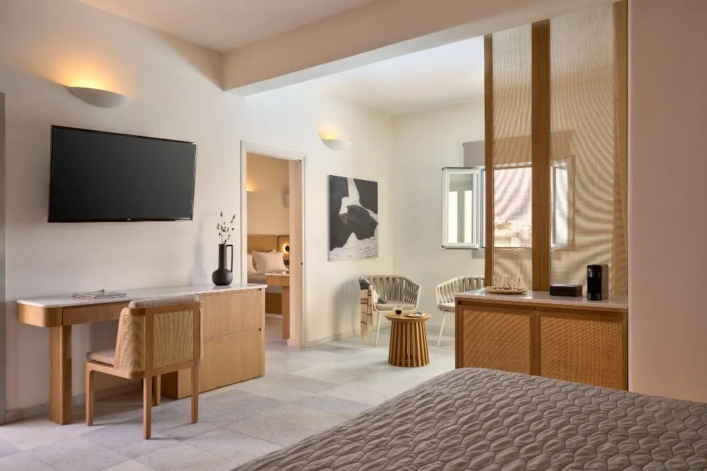 FAMILY ROOM DELUXE WITH PRIVATE POOL Room, Ios Palace, Santorini
