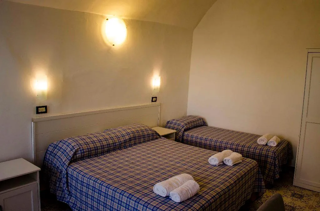 TRIPLE STANDARD Room, Regina del Mare, Naples
