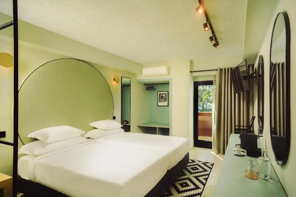 Double or Twin STANDARD Room, Topázio Vibe Beach Hotel & Apartments, Algarve