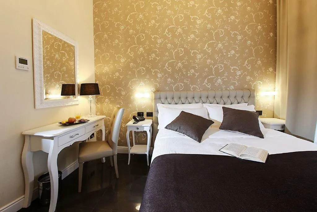Room, Villa San Martino, Naples