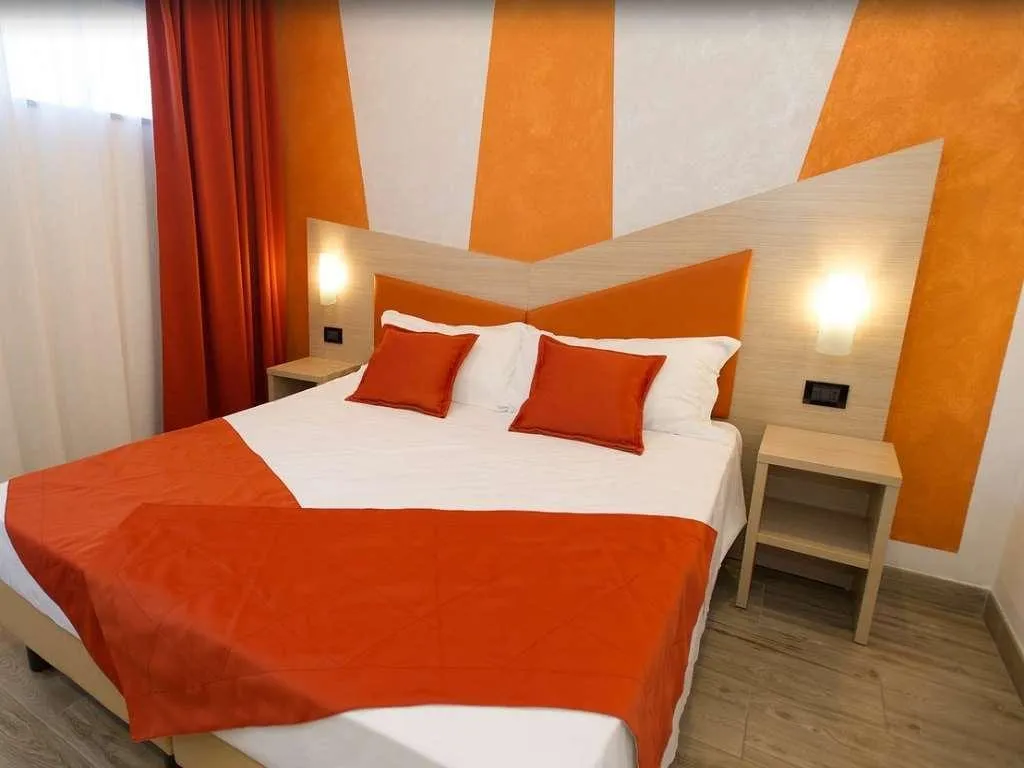 Room, Luxor Florence, Florence